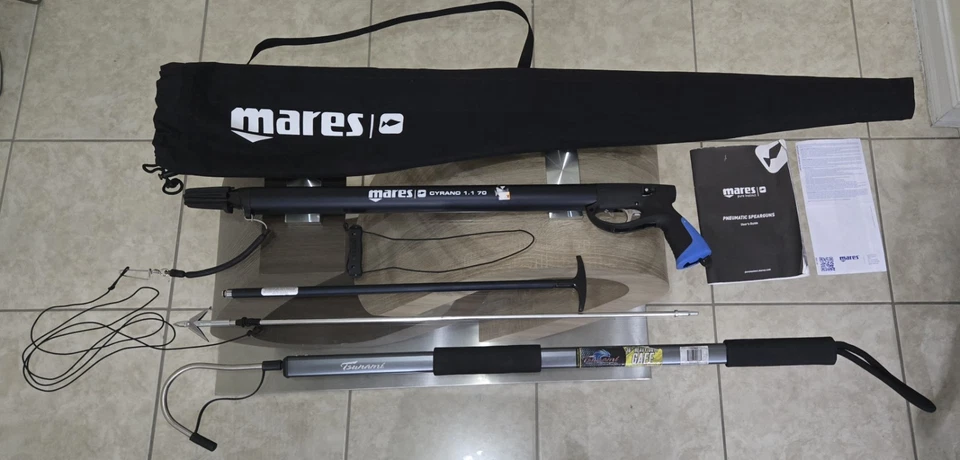 Mares Cyrano 1.1 70cm Pneumatic Speargun with Loader Pump  Spear Gaff & Case - Image 1 of 4