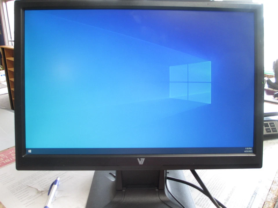 V7 D19W12-N6 Black 19 Inch Widescreen LCD Monitor VGA + DVI Built-in Speaker - Image 1 of 4