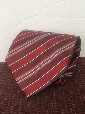 CORBATA CUELLO PAUL DIONE. Patrón de rayas rojas. 100% SEDA. Ancho  Foto 1 de 4