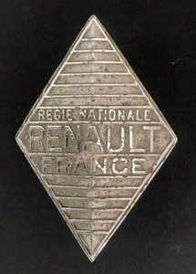 RENAULT 4CV REAR ENGINE MOTOR CAR VINTAGE BADGE EMBLEM PLATE - Foto 1 di 3