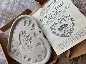 Pampered Chef~Clay Cookie Mold 2913~Come To The Table Heart 1999~ New In Box - Picture 1 of 4