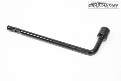 Chevrolet Spark 2016-2022 llave de herramienta de elevación de gato de rueda de repuesto de emergencia OEM Foto 1 de 4