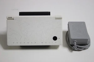 Nintendo DSi Pokemon Edizione Bianca Console Ver. Giapponese Pokemon Zekrom Reshiram - Foto 1 di 19