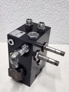Raymond RSS40 Straddle Stacker Hydraulic Valve Block 85006515 - Picture 1 of 6