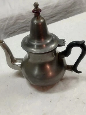 Ancienne cafetière orientale en étain – poinçonnée – bec long – 22 cm – 940 g –  - Photo 1/4