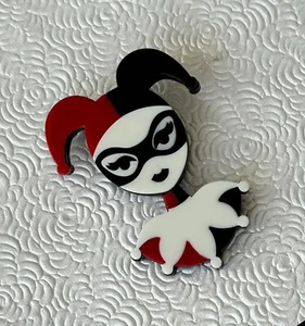 Harlequin  acrylic brooch pin - Picture 1 of 3