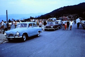 Original Kodachrome Dia, Straßenszene / Oldtimer, Automobile - Bild 1 von 1