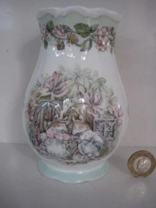 JARRÓN PORCELANA HUESO PEQUEÑO JILL BARKLEM Royal Doulton Brambly Hedge temporada verano - Imagen 1 de 11