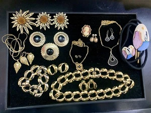 Assorted  Vintage Jewelry Sets 25 Pieces - Picture 1 of 24