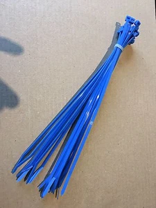 Kabelbinder. 4,8 x 300 mm. Konvolut 50 Stück. Blau - Bild 1 von 1