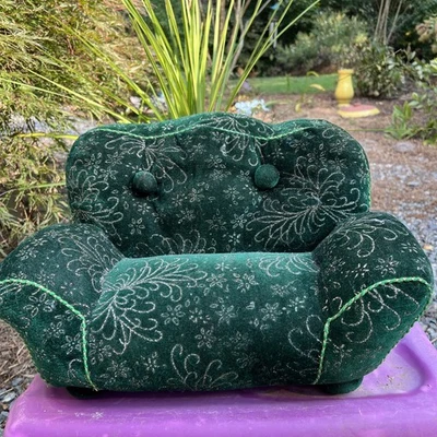 Muñeca Victoriana Retrato Chaise Sillón Sofá Terciopelo Verde SCA 1/4 Foto 1 de 4