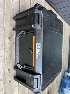 Pelican Vault V600/Custodia grande per attrezzatura con schiuma/nero/24,55”x20,59”x10,16” - Foto 1 di 10
