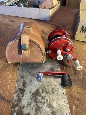 Antiguo Vintage ABU EMBAJADEUR Nº Carrete de fundición 5000 - Acabado rojo - Estuche de cuero 3 Foto 1 de 4