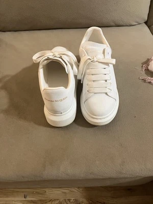 Luxury White女式7号运动鞋 — 第 1/4 张图片