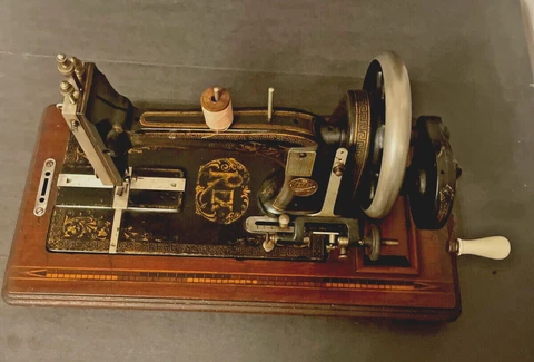 1905 GRITZNER HIGH ARM TRANSVERSE SHUTTLE HAND CRANK SEWING MACHINE REX Cover