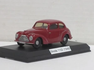 Skoda 1102 Tudor 1949 in dunkelrot ohne Box mit Vitrine Retro 43 1:43 - Bild 1 von 4