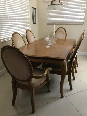 Dining Room Set with Table and 6 Chairs in Mahogany Solid Wood. Good condition. - Image 1 of 4