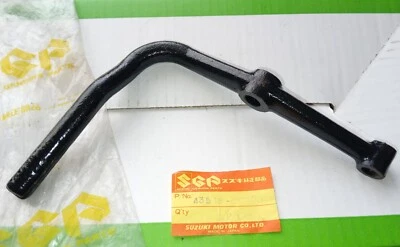 Barra reposapiés izquierda NOS 43515-10000 T200 / T250 / T350 / GT250 Suzuki Foto 1 de 4