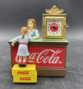 2003 COCA-COLA "GIRLS IN STORE DRINKING COKE" FIGUR MIT UHR / UHR - Bild 1 von 13