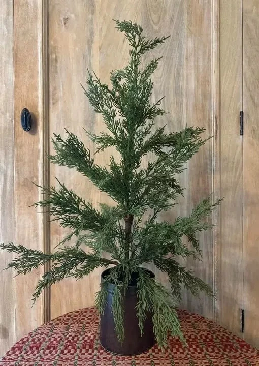 Nuevo Primitivo Granja CEDRO ÁRBOL DE NAVIDAD EN LATA Maceta de Metal 26" Foto 1 de 1