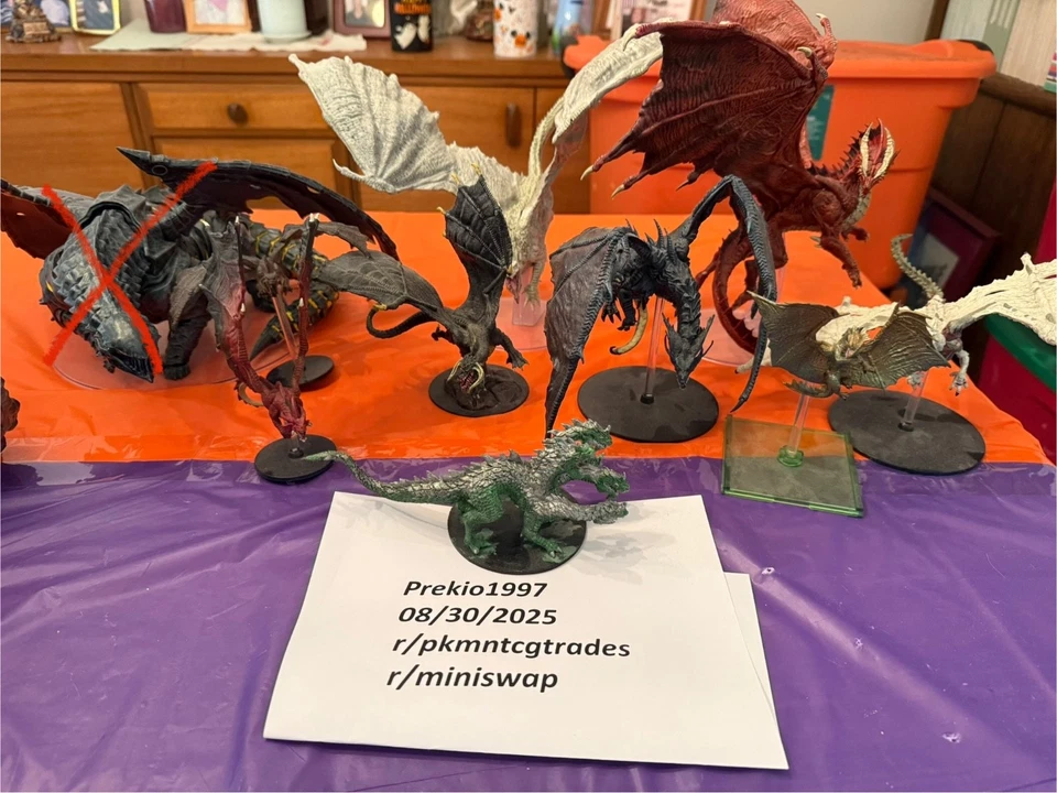 D&D miniatures lot 100+ D&D scale miniatures for sale  - Image 1 of 4