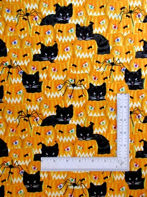 Tela de calabaza de gato negro de Halloween por yarda espeluznante algodón extravagante por acolchado en blanco Foto 1 de 3