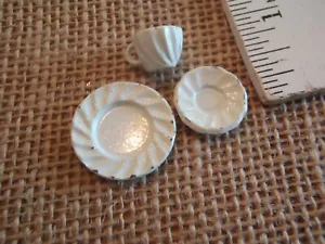 Barbie Mattel Casa de Muñecas Diorama Platos de Cocina Plato Metal Blanco Taza Platillo D36 - Imagen 1 de 3