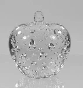 Lovely Quality Art Glass Apple Paperweight - Picture 1 of 2