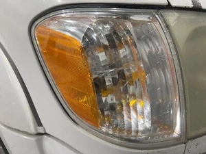 2005 - 2007 Toyota Sequoia Passenger RH Right Park Lamp-Turn Signal - Picture 1 of 1