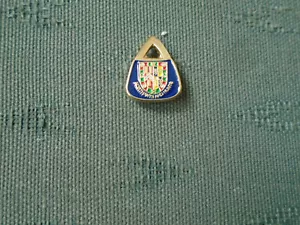 NORTHANTS AND HUNTS - MASONIC ENAMEL PIN BADGE - - Picture 1 of 2