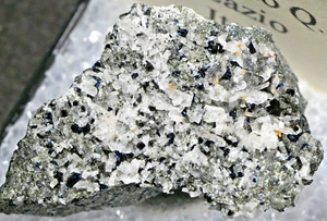 VERY RARE LIOTTITE, 2 X 1 X 2.5 CM, ONANO QUARRY, LAZIO, ITALY #40 - Imagen 1 de 1