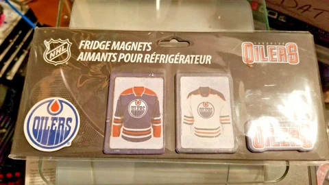 Edmonton Oilers fridge magnets, 2" tall - Qty 4 Cover