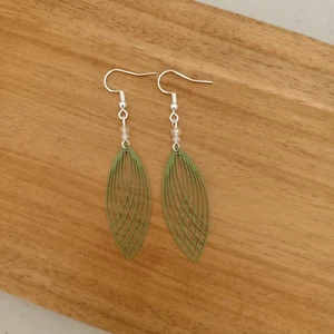 Boho Filigree Green Dangle Earrings Silver Hooks Lightweight AUS Free Postage - Picture 1 of 6