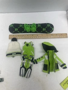 Rainbow High Puppenoutfit - Jade Hunter Winter Break MGA Snowboard Mantel Mütze etc. - Bild 1 von 7
