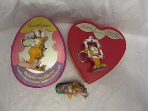 3 VTG Garfield Keychain 2 on Russell Stover Milk Chocolate Peanut Butter Cup Box - Picture 1 of 7