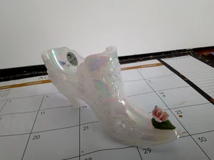 Fenton White Milk Glass Shoe Slipper Boot Ornate Roses Iridescent Vintage Signed - Bild 1 von 3