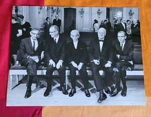 GANADORES DEL PREMIO NOBEL 1968 ESTOCOLMO KHORANA ALVARER YASUNARI RARO - Imagen 1 de 2