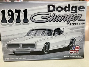 Salvinos JR Models 1971 Dodge Charger model kit