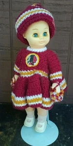 Washington Redskins Puppe mit handgefertigtem Häkelkleid - Bild 1 von 7