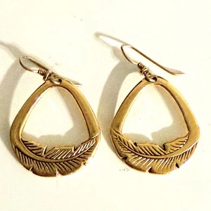 Pendientes colgantes de plumas tono dorado Laurel Burch de colección Grandmacore envío gratuito - Imagen 1 de 4
