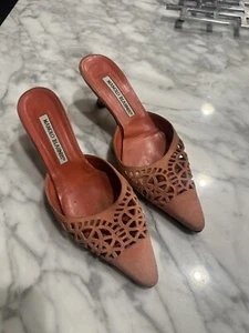 LASER CUT OUT SUEDE MANOLO BLAHNIK MULES Kitten Heels 36 1/2 Vintage Y2k - Picture 1 of 7