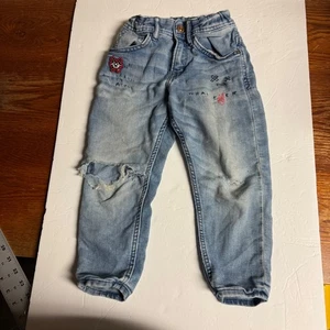 H&M Relaxed Tapered Leg Denim Jeans Distressed Graphics Kids Size 3-4Y - Picture 1 of 8