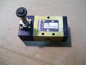 NUEVO PNEUMAX 464.32.0.1.M2 3/2 SOLENOIDE DIRNL CTRL VÁLVULA SPG RTRN 1/4" P2101B - Imagen 1 de 6