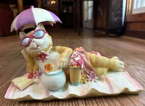 Cat On A Beach Towel With Umbrella Resin Figurine Novelty Statue 9"x 12" Wide - Picture 1 of 6
