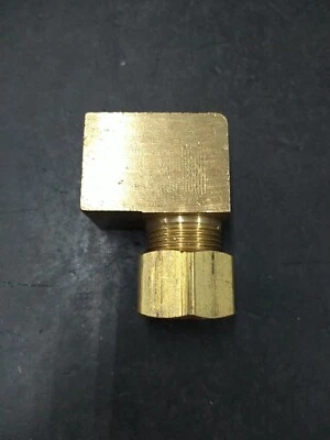 370-10-08 Brass Compression 90° Elbow 5/8" OD Tube to Female 1/2 NPT - Image 1 of 2