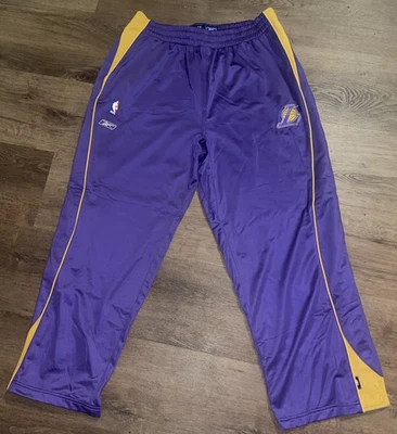 Pantalón de calentamiento LAKERS emitido por el equipo talla 2XL Kobe Bryant Era Pro Snap Tear Away L45” Foto 1 de 3
