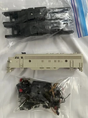 Carrocería sin decorar Atlas HO FP-7, 2 cuadros con motores, engranajes, ruedas - ¡SOLO PIEZAS! Foto 1 de 4