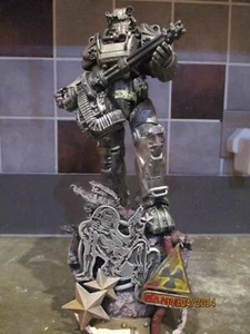 Statua armatura elettrica fallout t60 alta 12 pollici - Foto 1 di 8