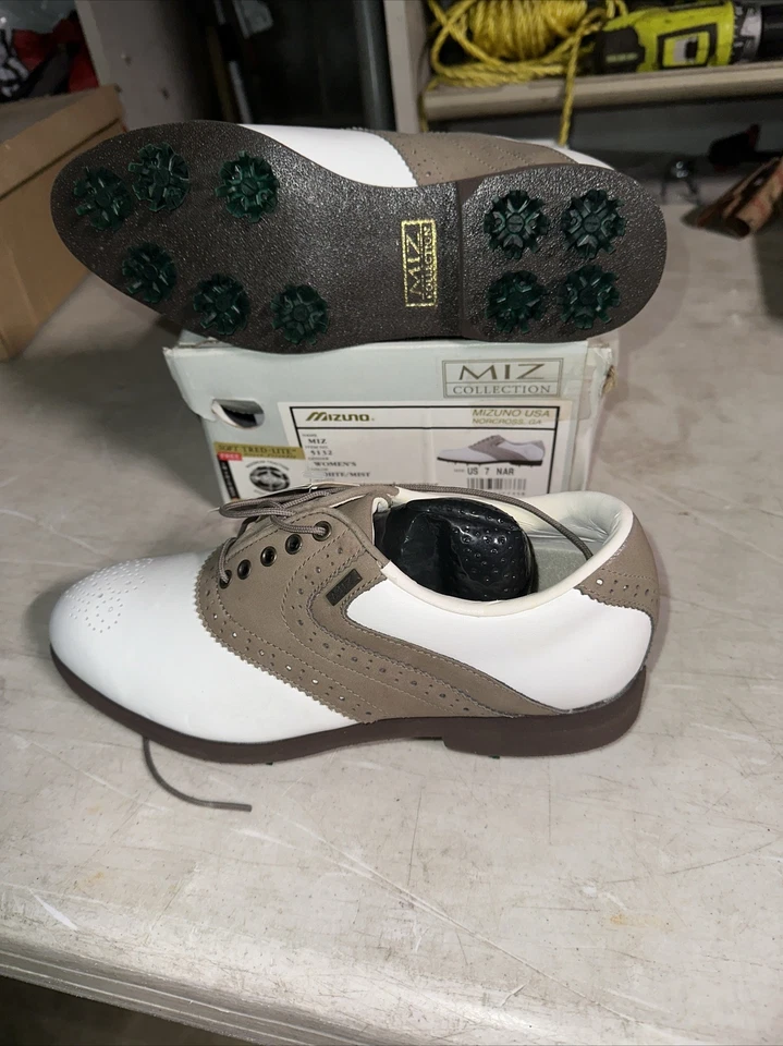 NWT Mizuno Women's Golf Shoes Size  7  Style 5132 - Image 1 of 1