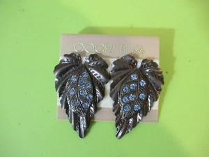 Vintage Retro OOOPS A Metal Leaf Rhinestone Earrings Costume NOS - Picture 1 of 3